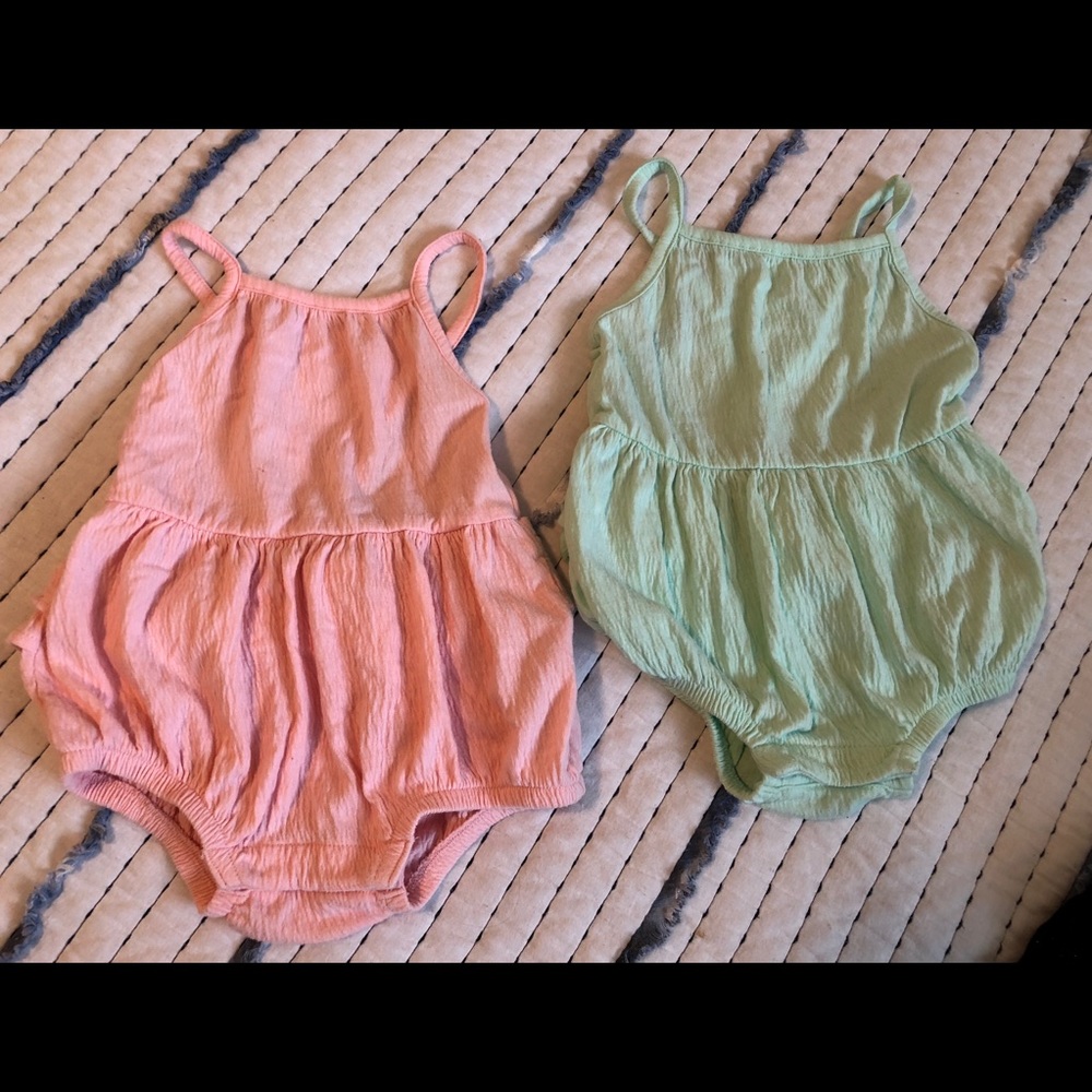 2 baby rompers